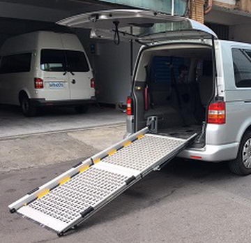 <<汽車斜坡板>>